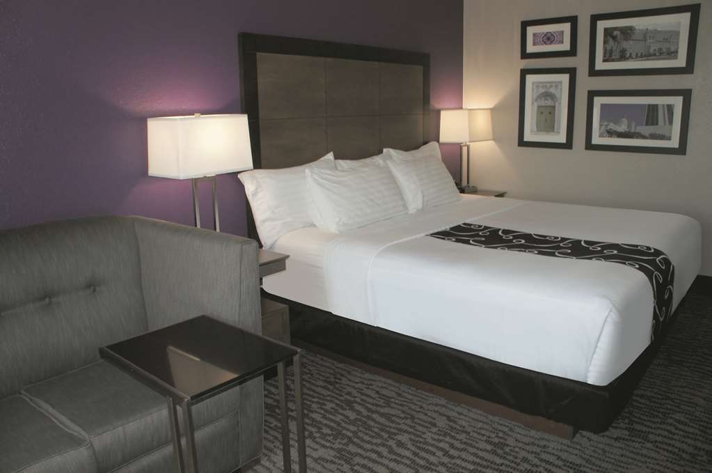 La Quinta And By Wyndham Hotel