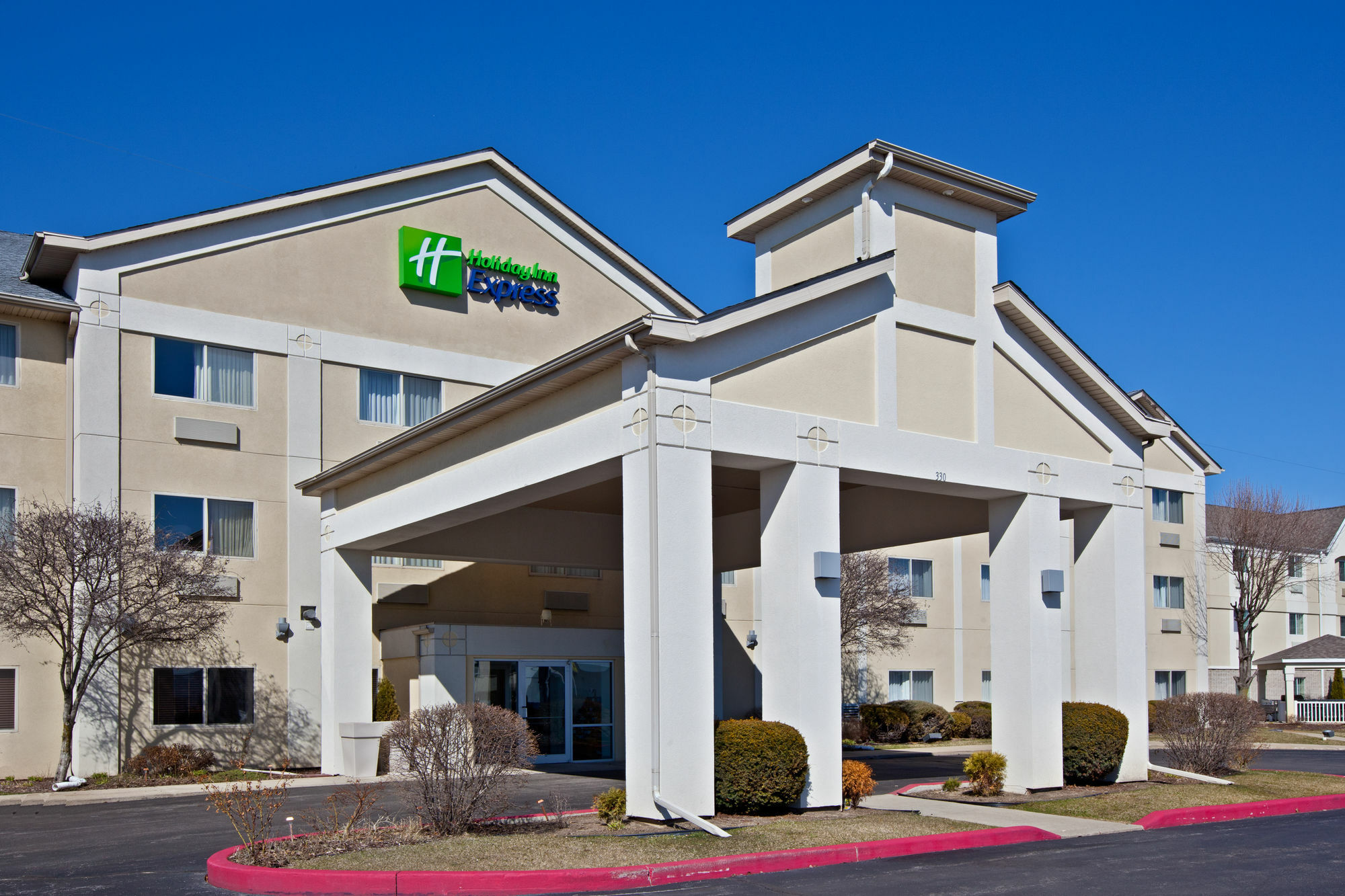 La Quinta And By Wyndham Hotel